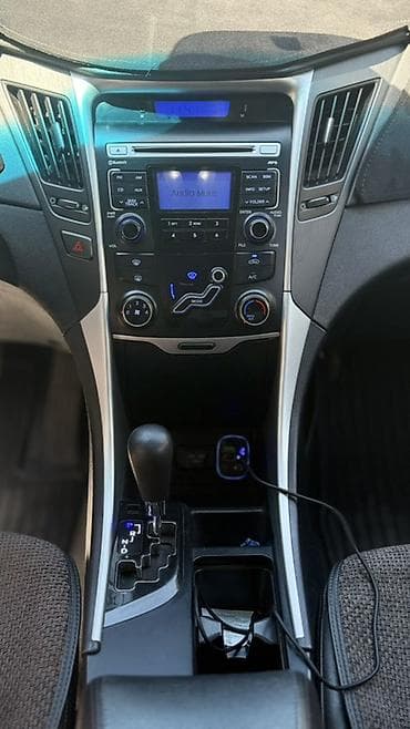 торсион багажника: Hyundai Sonata: 2010 г., 2 л, Автомат, Бензин, Седан — 9