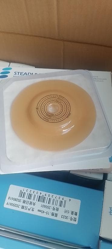 Продаю большую коробку двухкомпонентных калоприёмников ( 180 шт)