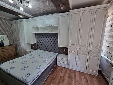 стенка белая: Классический комплект мебели для спальни с высокими шкафами и модулем — 2
