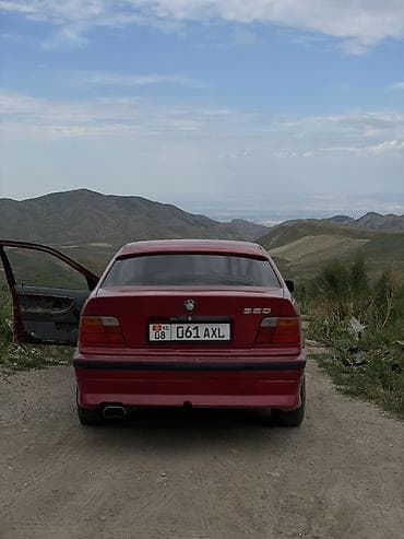 Унаа: BMW 3 series: 1991 г., 2 л, Кол менен иштөөчү, Бензин, Седан — 2