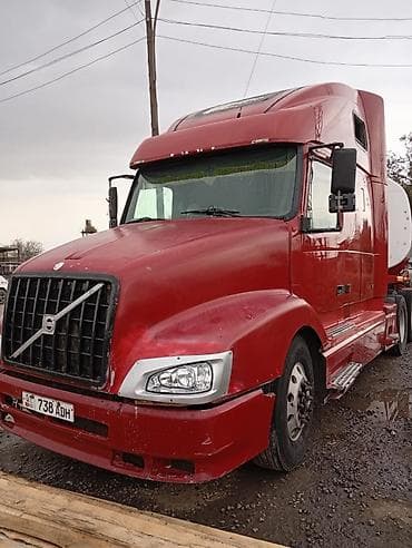 w210 2 2: Тягач, Volvo, Без прицепа — 2