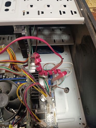 средний компьютер: Компьютер, Для работы, учебы, Встроенная видеокарта — 5