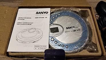 переходник для наушников с микрофоном для ноутбука: 2 аппарата фирма Sanyo : бумбокс нужно почистить переключатели : сд — 2