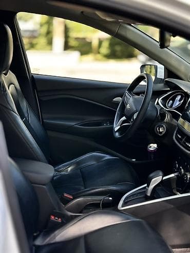 Транспорт: Chevrolet Onix: 2020 г., 1.3 л, Автомат, Бензин, Седан — 7