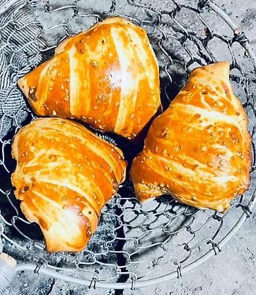 хлеб: Самса из тандыра - Традиционная самса треугольной формы, выпеченная в — 2