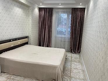 Двуспальная кровать с высоким изголовьем - Форм‑фактор: двуспальная