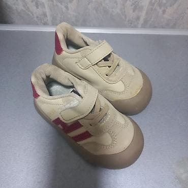 nike react: Куртки на девочку 2 года. В отличном состоянии. Куртки по 500 Сапоги — 9