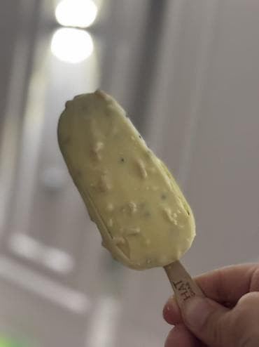 Промышленная химия: Эскимо на палочке HAT – сливочное мороженое в хрустящей глазури. - — 4