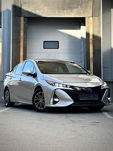 саларис 2015: Toyota Prius: 2017 г., 1.8 л, Вариатор, Гибрид, Хэтчбэк — 2