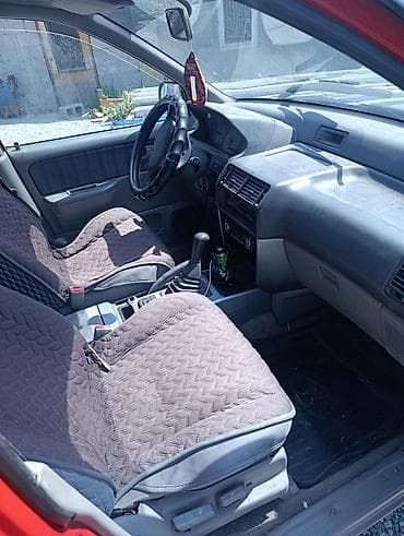 k 8: Mitsubishi Space Runner: 1991 г., 1.8 л, Механика, Бензин, Минивэн — 6