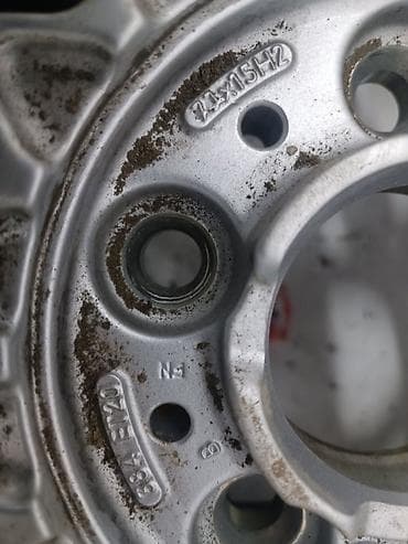 Колесо летнее PIRELLI P600 на литом диске Параметры: - Размер шины — 7