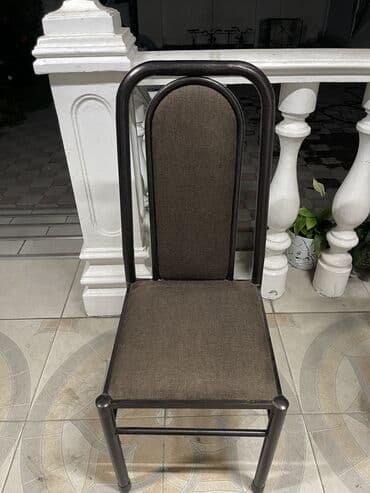 кресло для клиента: Продаю стулья коричневого цвета 6 штук,состояние отличное,черные — 3