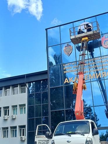 аренда холодильной витрины: Услуги автовышки.19метр 5этаж 6этаж Специализированные подъемники на — 4