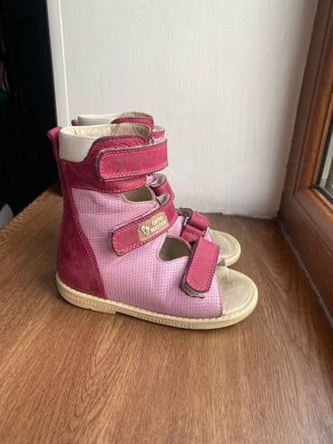 Одевали только внутри садика на 24 размер 1300 сом