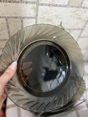 Набор стеклянных тарелок Luminaric 8 штук. Состояние отличное