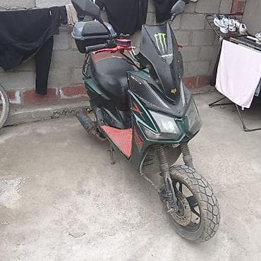 скутар м8: Скутер с дорожным/эндуро-стилем и дисковым передним тормозом — 7