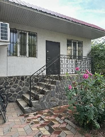 Дома: 350 м², 10 комнат, Балкон застеклен, Амбарная, Бассейн — 5