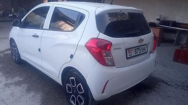 Транспорт: Chevrolet Spark: 2016 г., 1 л, Автомат, Бензин, Хэтчбэк — 4
