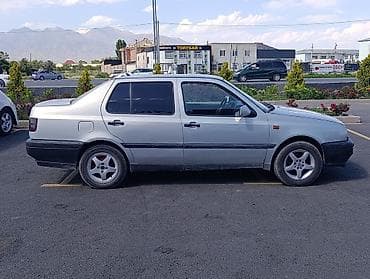 Унаа сатуу: Volkswagen Vento: 1994 г., Кол менен иштөөчү, Седан — 3