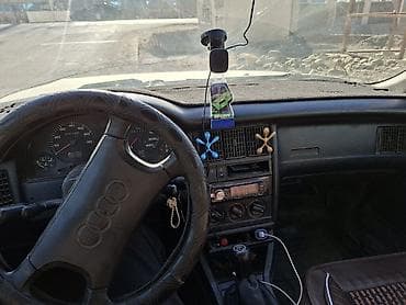 Audi 80: 1989 г., 1.8 л, Механика, Бензин, Седан