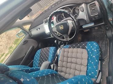 Продажа авто: Honda Fit: 2004 г., Бензин, Хэтчбэк — 5