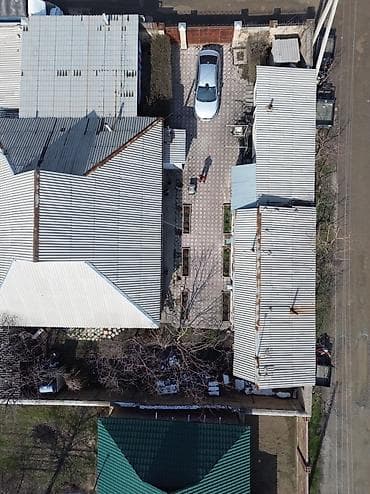 Кыймылсыз мүлк: Продается дом.Идеально подойдет под бизнес. Участок угловой. 6 соток — 5