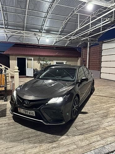 Toyota Camry: 2021 г., 2.5 л, Автомат, Гибрид, Седан