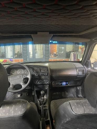 Volkswagen Passat Variant: 1994 г., 1.8 л, Кол менен иштөөчү, Бензин, Универсал — 1