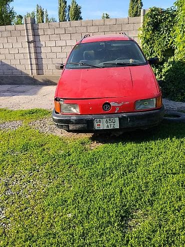 r18 235: Volkswagen Passat: 1991 г., Универсал — 1