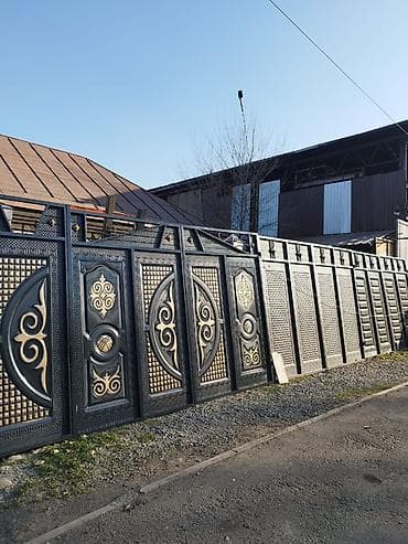 Кованые въездные ворота с калиткой - Материал: металл/ковка, сплошное