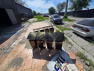 коня: Уличная урна с крышкой, металлическая Адрес : Махатма Ганди 210 — 1