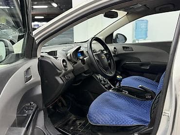 Транспорт: Chevrolet Aveo: 2012 г., 1.6 л, Механика, Бензин, Седан — 8