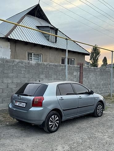 Toyota Corolla: 2003 г., 1.6 л, Механика, Бензин, Хэтчбэк — 2