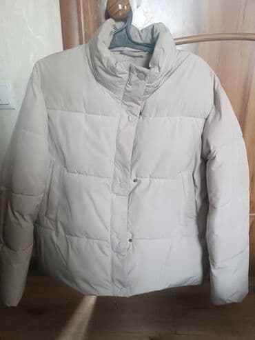 Киреге берилүүчү кийимдер: Зимние пуховики/куртки разного кроя и цвета. Описание: - Теплые — 3