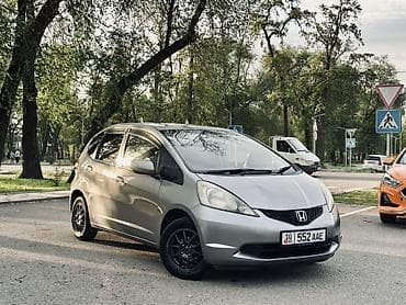 Honda Fit: 2008 г., 1.3 л, Автомат, Бензин, Хэтчбэк