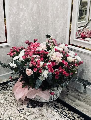 товары под реализацию: Продаю корзиночные цветы,в корзине разные цветы,я покупала за 17 — 1