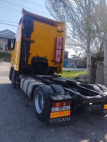 шлемы на мото: Тягач, Volvo, 2013 г., Тентованный — 1