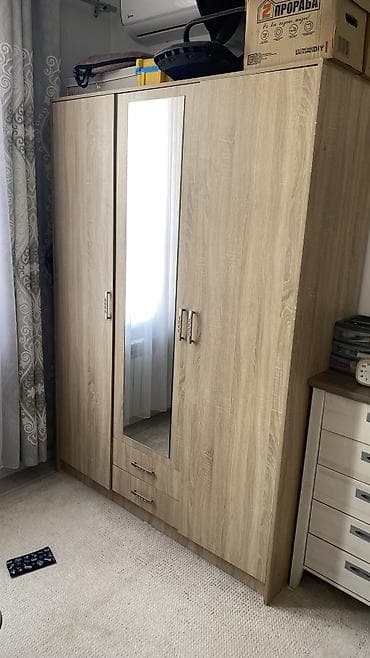 тумбы под телевизор: Тумба Есть 2штуки (каждая по 4000сом) Массив дерева Произведено в — 6