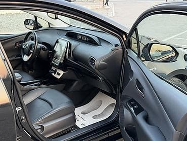 Продажа авто: Toyota Prius: 2018 г., Гибрид, Лифтбек — 8