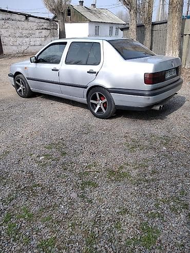 Volkswagen: Volkswagen Vento: 1993 г., 1.8 л, Механика, Бензин, Седан — 4