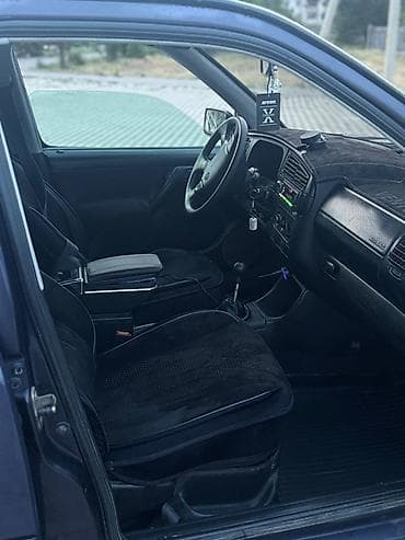 step: Volkswagen Vento: 1996 г., 1.8 л, Механика, Газ, Лифтбек — 8