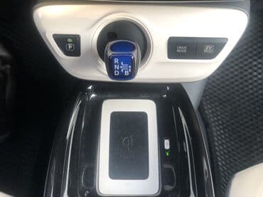 продаю авто с последующим выкупом: Toyota Prius: 2016 г., 1.8 л, Вариатор, Гибрид, Хэтчбэк — 9