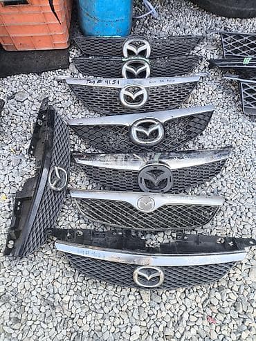 Решетка радиатора Mazda 2001 г., Б/у, Оригинал — 2