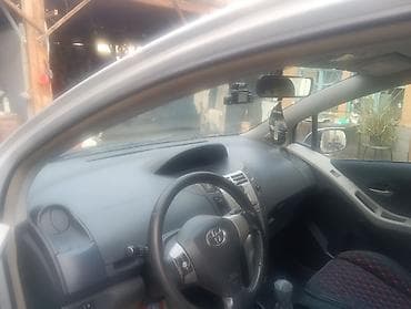 small car: Toyota Yaris: 2009 г., Хэтчбэк — 6