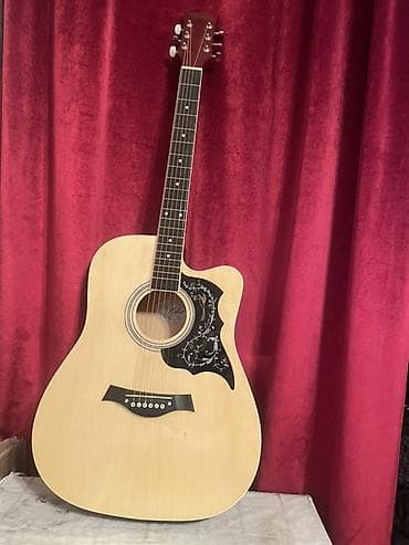 Акустическая гитара dreadnought с вырезом (cutaway). - Корпус формата