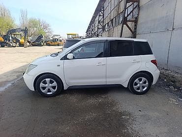 Toyota Ist: 2004 г., 1.3 л, Автомат, Бензин, Хэтчбэк