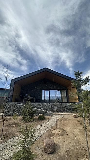 Продажа стильного дизайнерского дома в селе Бостери Иссык-Куль — at lalafo.kg Продажа стильного дизайнерского дома в селе Бостери Иссык-Куль —