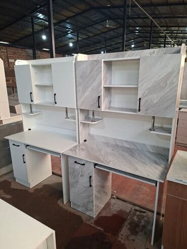 компьютерная стол: Компьютерный стол, Новый, С полками — 10