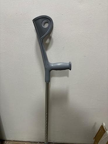 Кислородные подушки: Набор средств для ходьбы и реабилитации: - Подмышечные костыли — 3