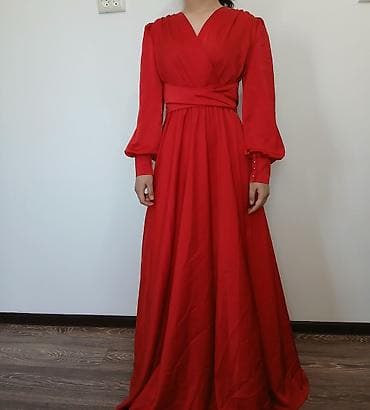 red centr: Платье в пол насыщенного красного цвета. - Длина макси, расклёшенная — 1